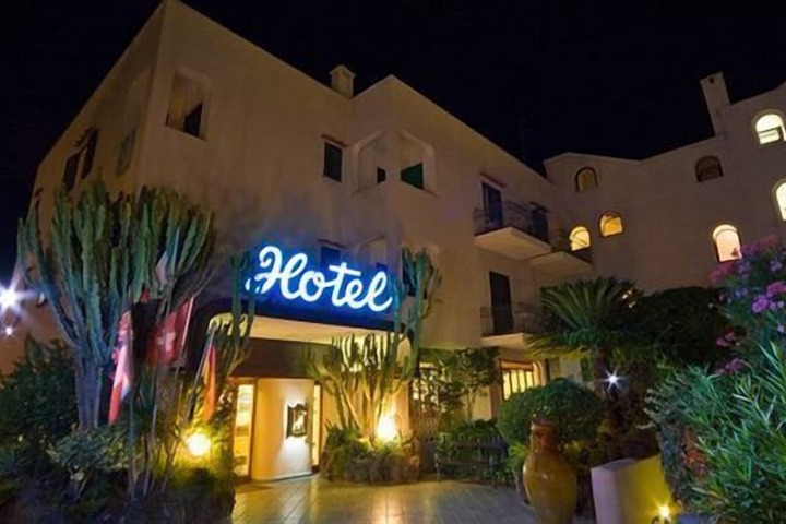 Hotel Pool