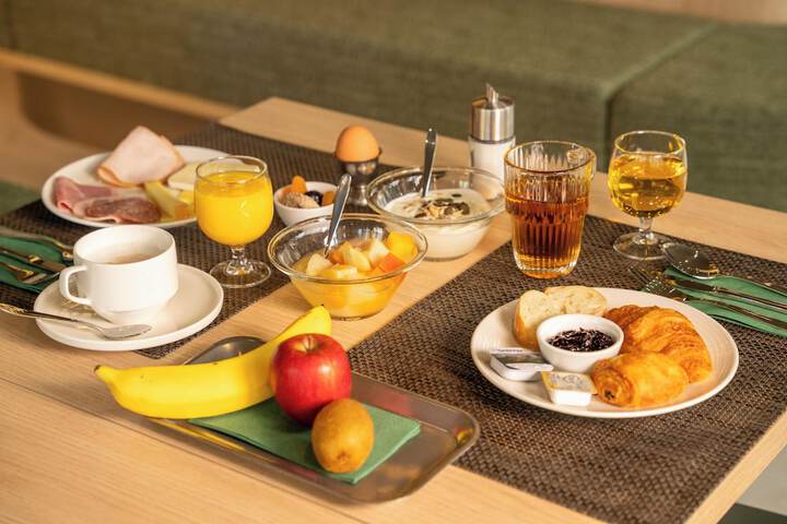 Breakfast/Coffee Service 14 of 16
