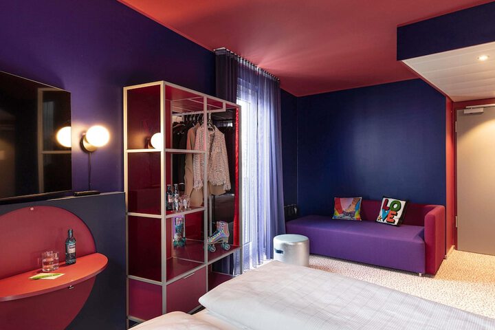 Room 9 of 65