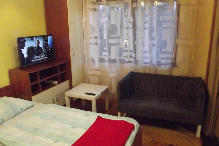 Room 10 of 62