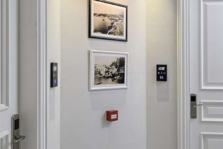 Ballroom/Hall 45 of 48