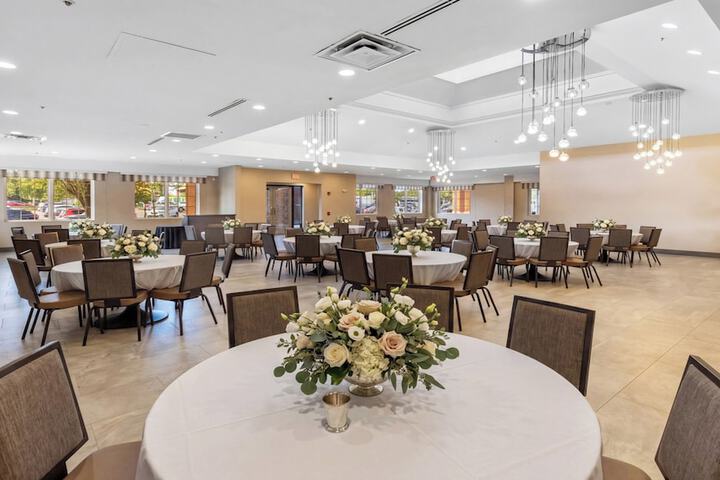 Ballroom/Hall 31 of 42