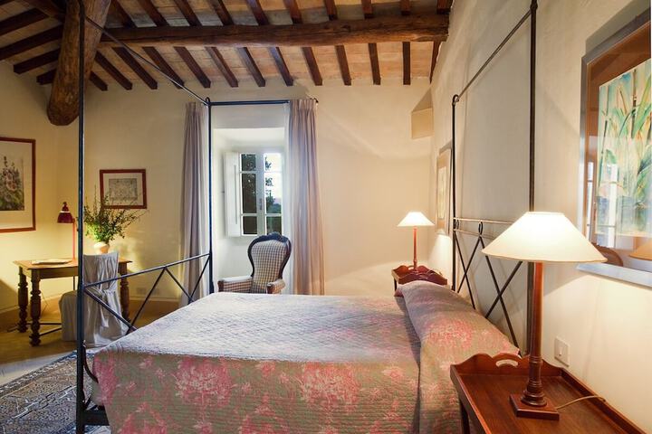 Room 5 of 31