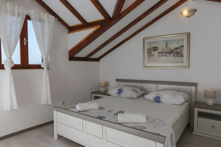 Room 4 of 22