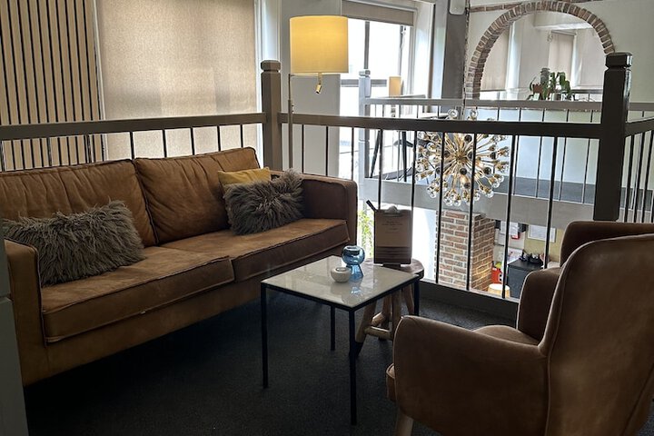 Lounge 118 of 132