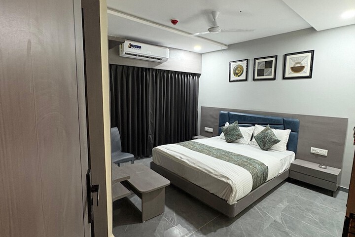 Room 10 of 15