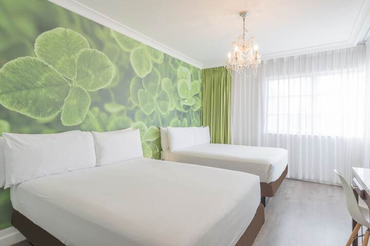 Traditional Villa Room 1 Queen Bed (5 of 53)