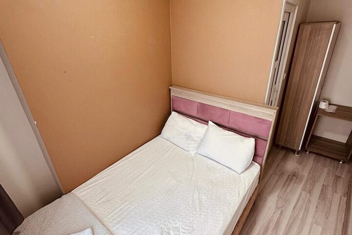 Room 16 of 32