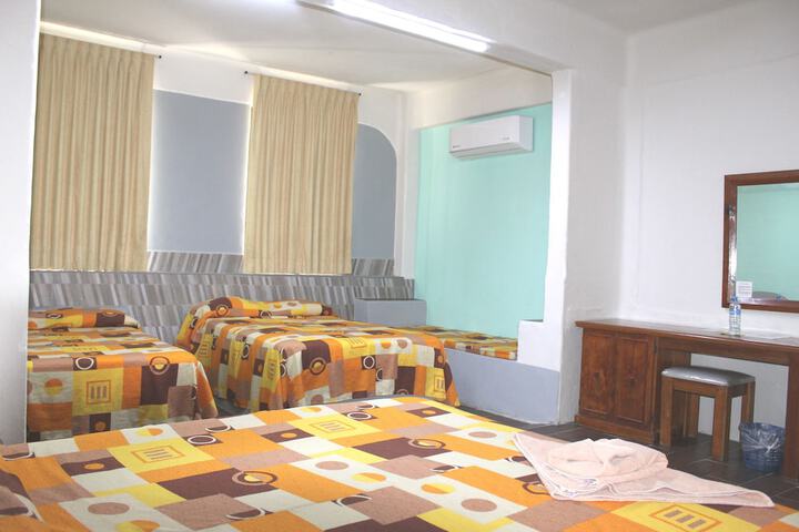 Room 13 of 40