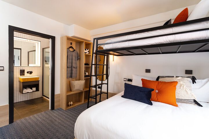 Room 15 of 25