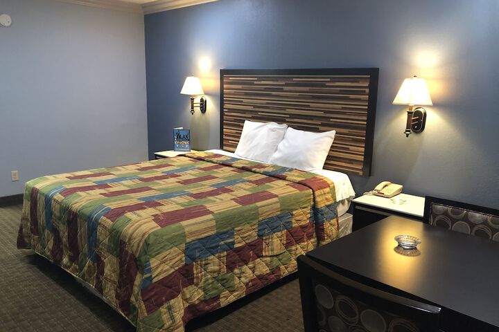 1 King Bed (15 of 15)