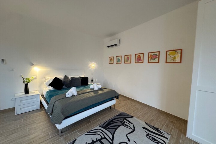Room 9 of 11