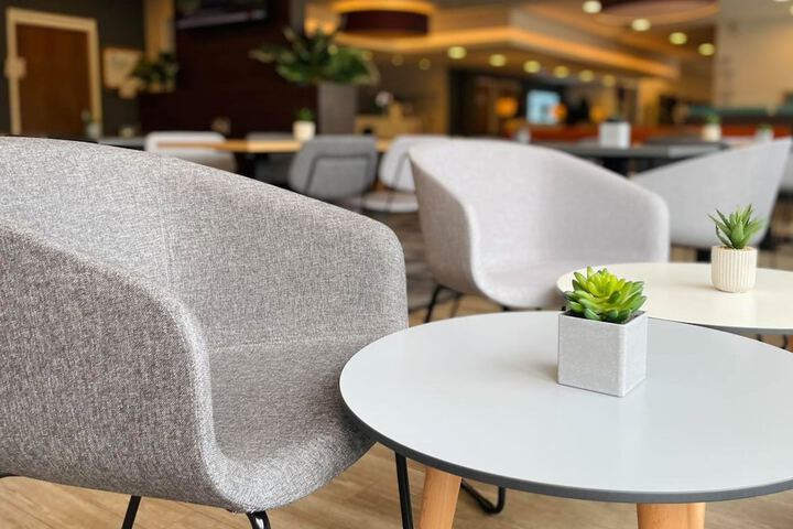 Lounge 50 of 74