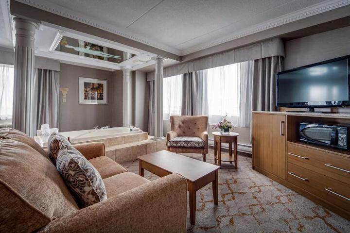 Queen Studio Suite with Sofa Bed (1 of 2)