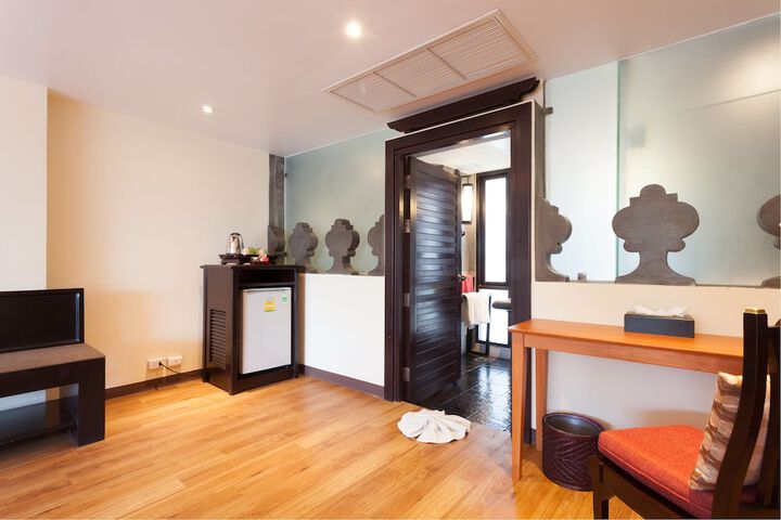 Room 25 of 166