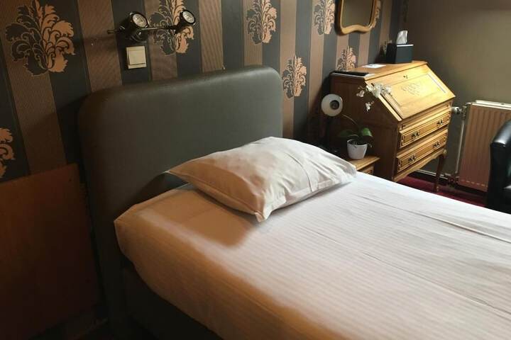 Room 20 of 47