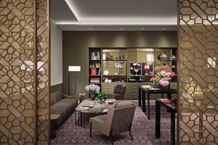 Ballroom/Hall 121 of 154