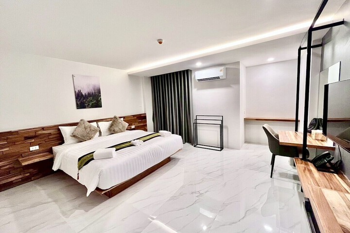 Room 21 of 27
