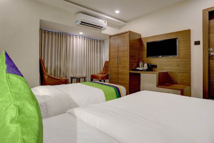 Room 16 of 34
