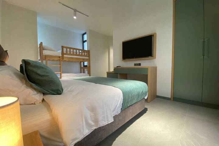 Room 25 of 62