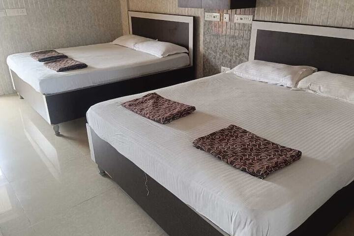 Room 5 of 14