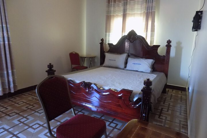 Room 6 of 24