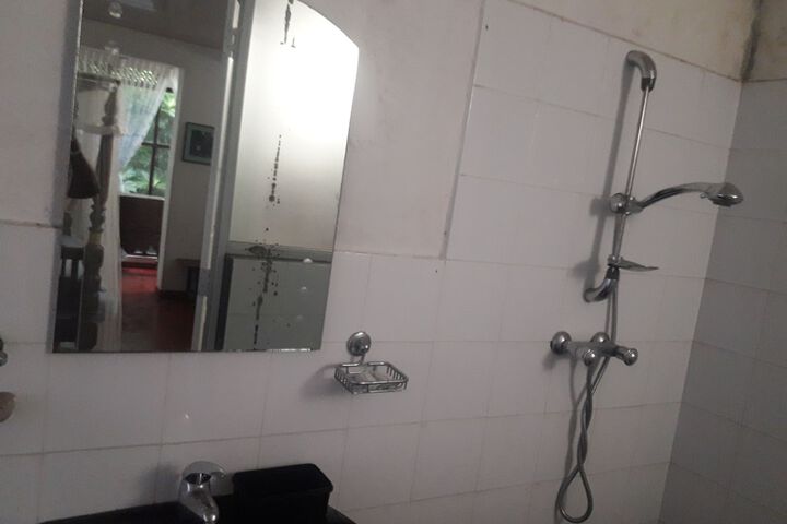 Room 32 of 49