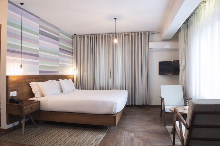 Room 25 of 82