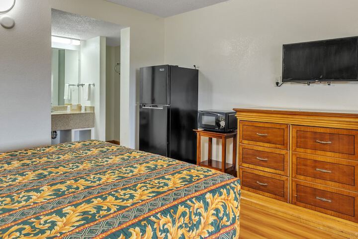 Room 13 of 34