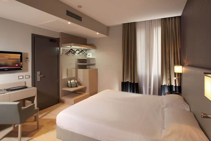 Room 13 of 162