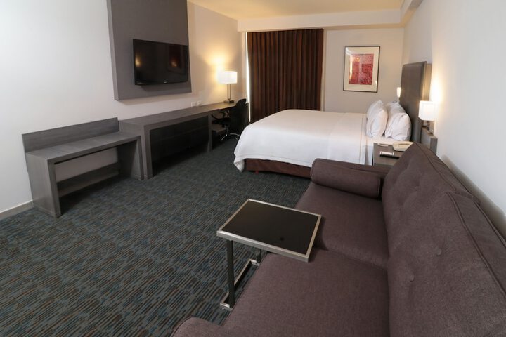 Room 14 of 80