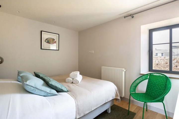 Room 4 of 17