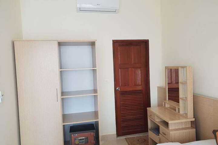 Room 10 of 49