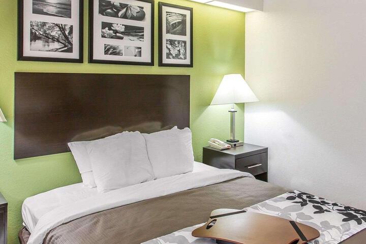 Queen Bed Accessible (4 of 5)