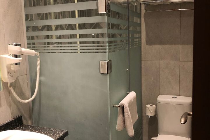 Room 30 of 43