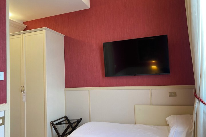 Room 38 of 180