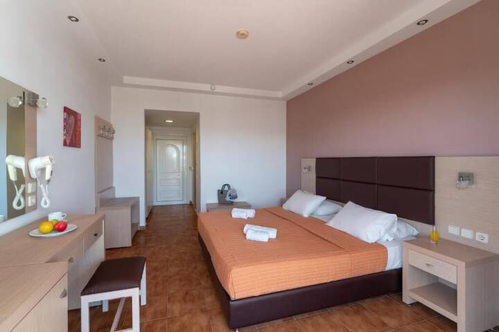 Room 15 of 25