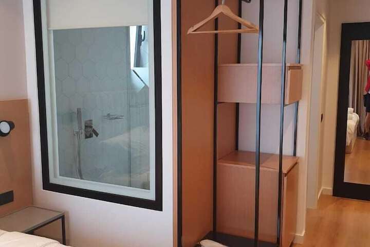Room 12 of 37