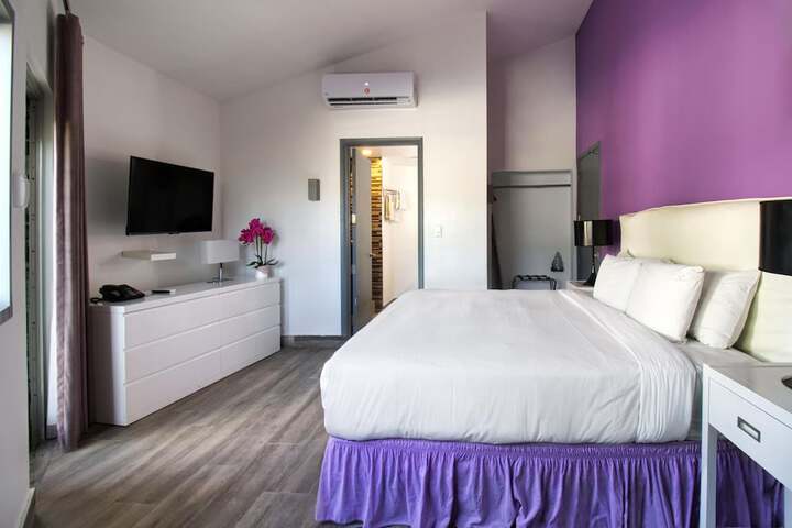 Room 13 of 40