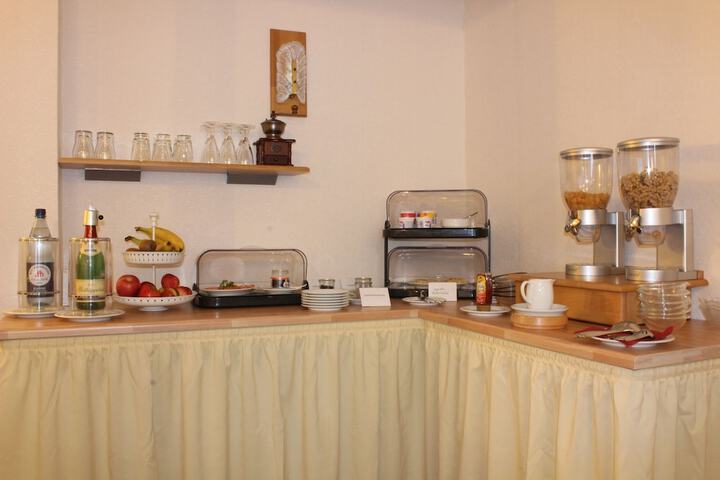 Breakfast/Coffee Service 20 of 42