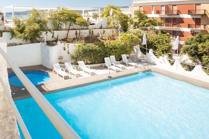 Hotel Pool