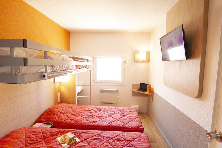 Room 3 of 64