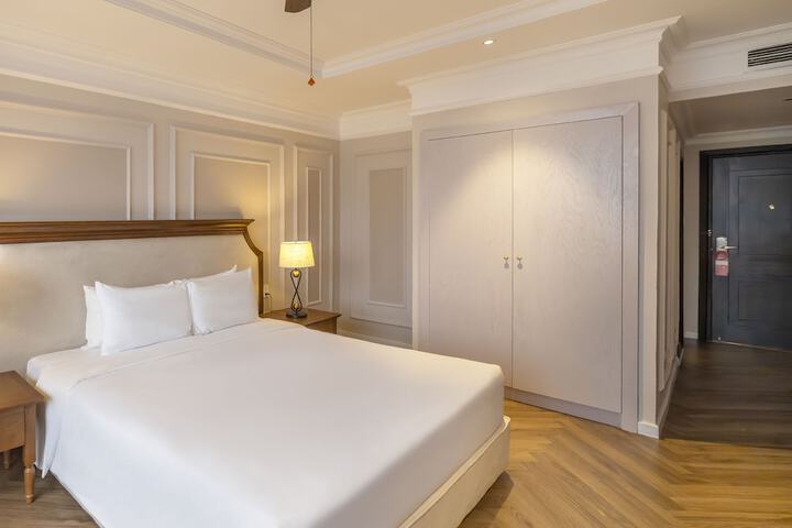 Room 12 of 62
