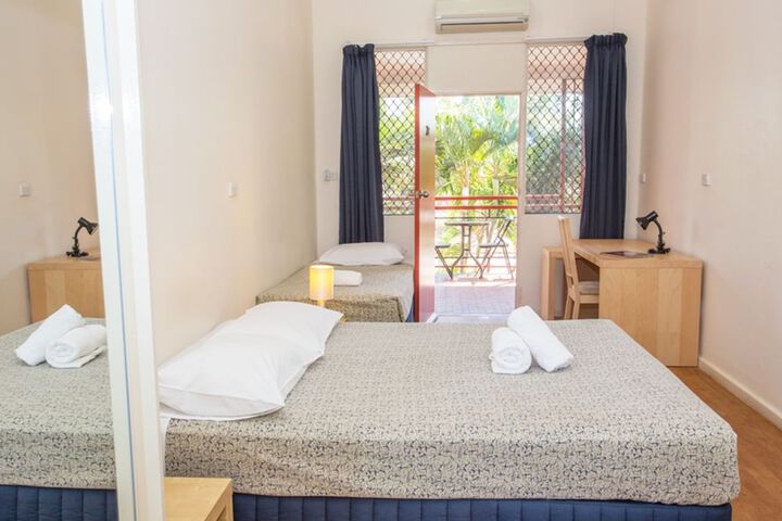 Room 4 of 33