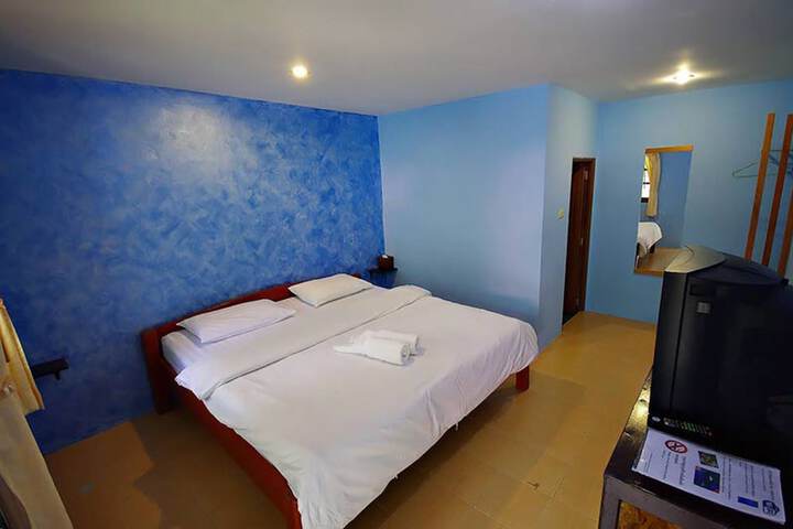 Room 9 of 12