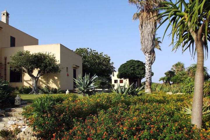 Hotel Exterior 5 of 56