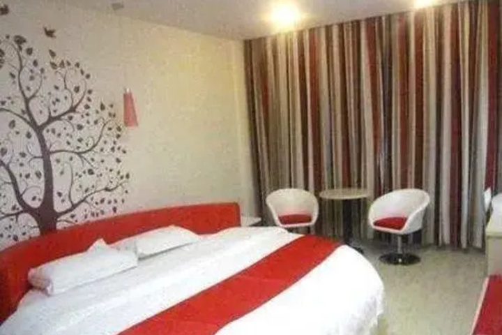 Room 5 of 13