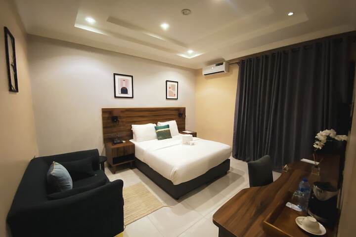 Room 10 of 37