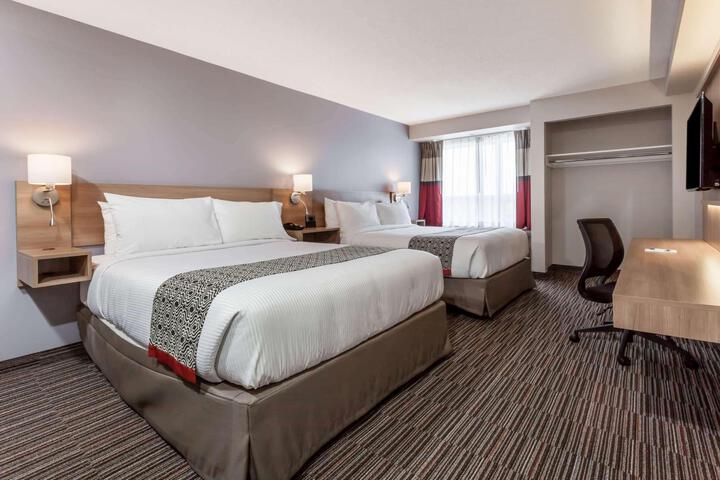 1 Queen Bed (47 of 50)
