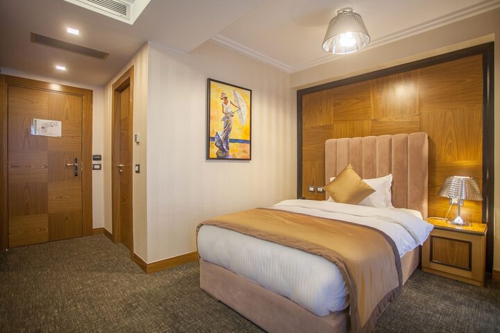 Room 22 of 60